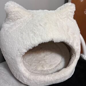 Best Friends by Sheri Plush Cat Bed, Cream, NWOT